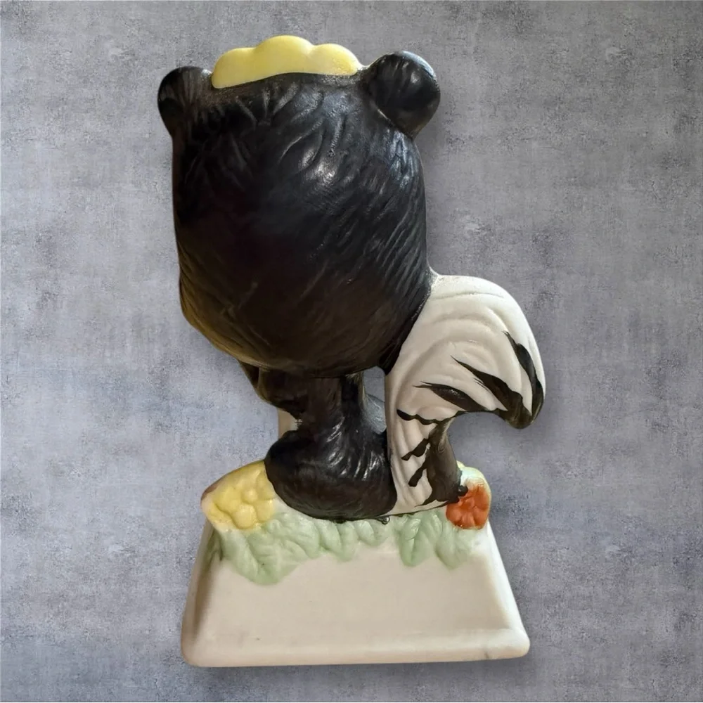 Vintage 1979 Russ Berrie & Co. Ceramic Skunk Figurine (model #818)